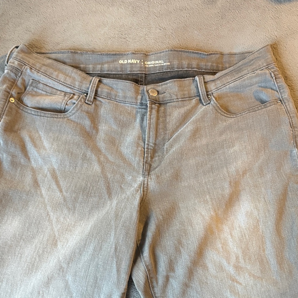 Old Navy Women's Light Gray Straight-Leg Jeans